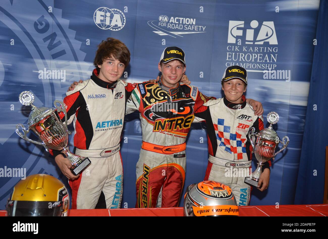 Max Verstappens internationale Kart-Karriere teilt sich das Podium mit Charles Leclerc und Ben Barnicoat. Stockfoto