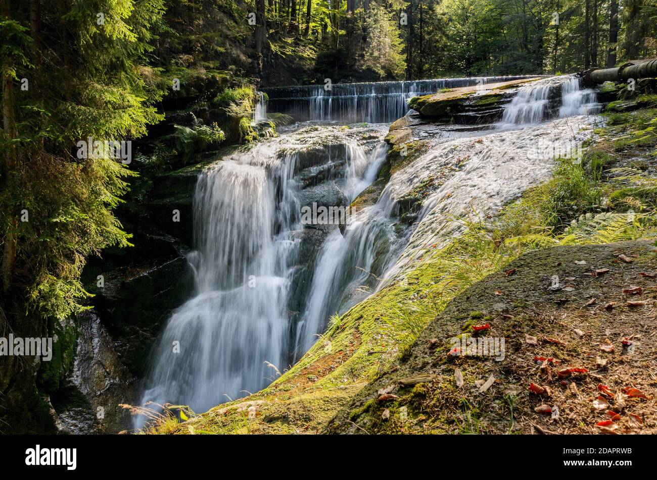 Wasserfall Szklarka, Riesengebirge (Karkonosze), Szklarska Poreba, Polen, Niederschlesien Provinz. Stockfoto