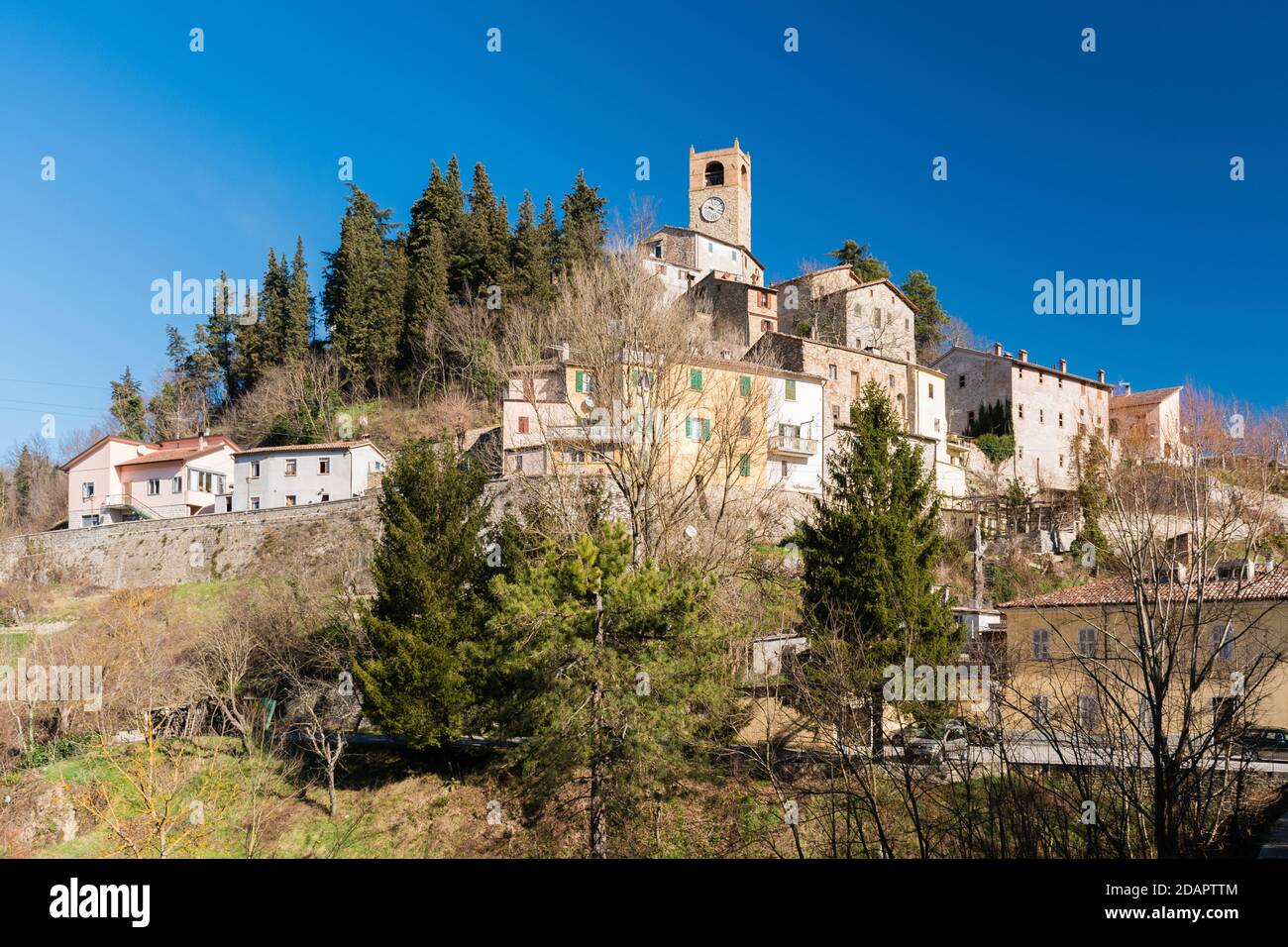 Panoramablick auf Macerata Feltria, kleine Stadt in der Provinz Pesaro-Urbino (Marken, Italien) Stockfoto