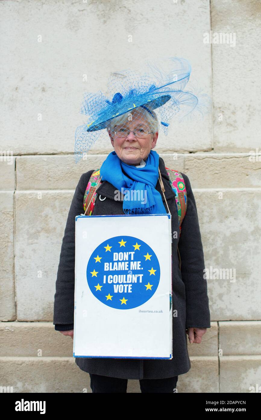 GROSSBRITANNIEN / England / London / eine Frau aus Deutschland, verheiratet mit einer britischen Staatsbürgerin, protestiert gegen den Brexit. Stockfoto