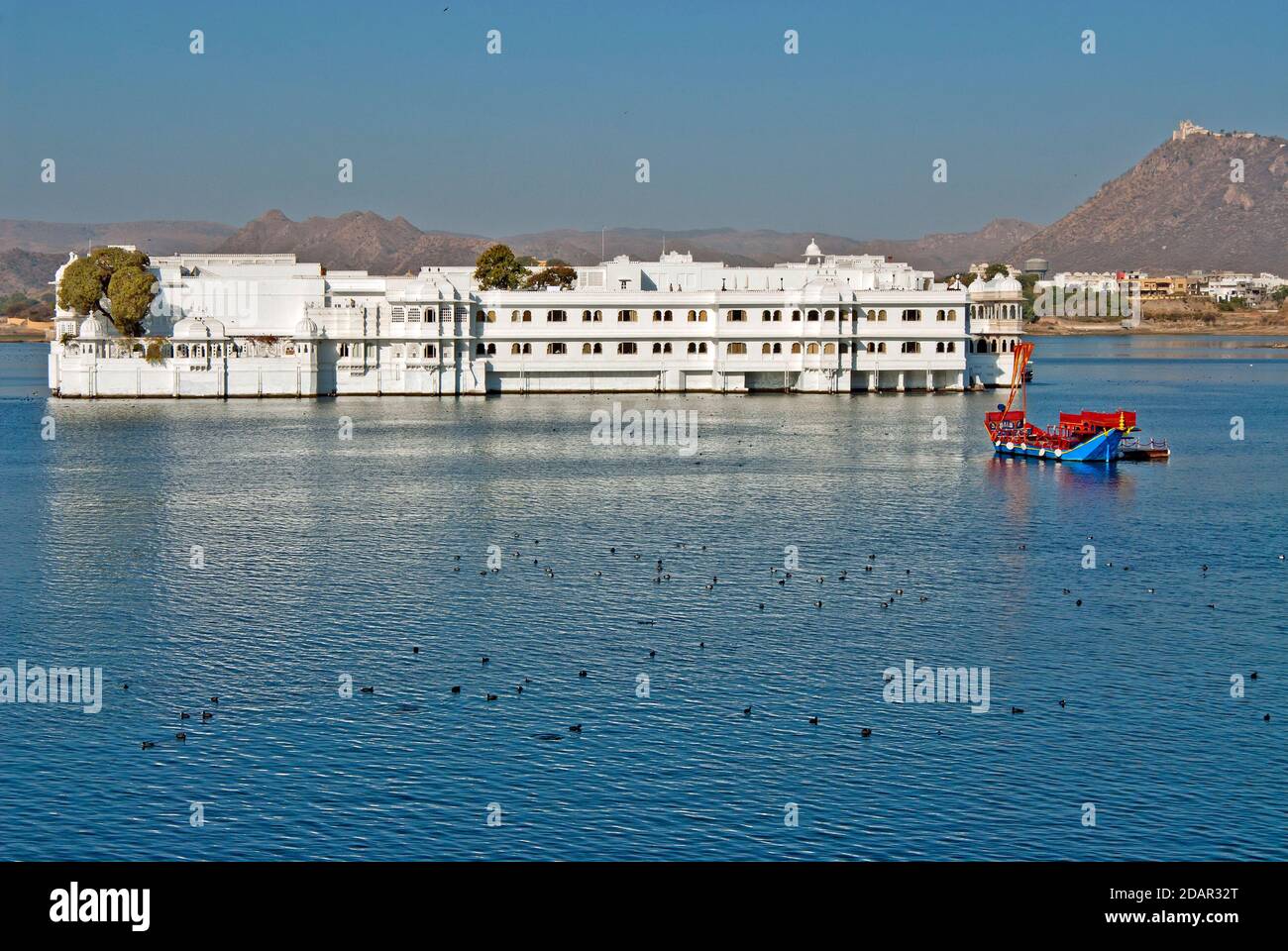 Taj Lake Palace am See Pichola in Udaipur Rajasthan Indien. Stockfoto