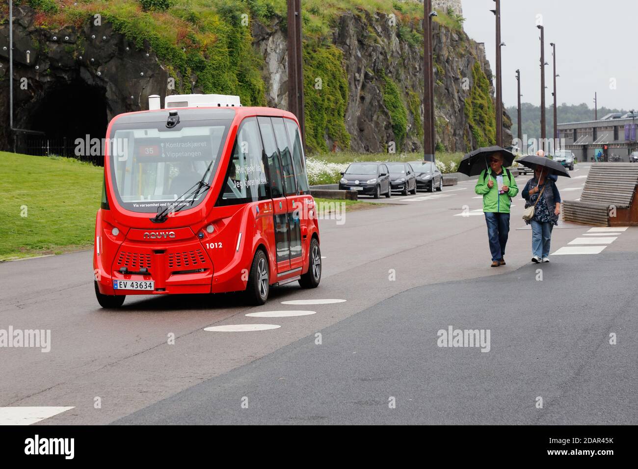 Oslo, Norwegen - 20. Juni 2019: Selbstfahrendes, autonomes Elektrofahrzeug im öffentlichen Verkehr auf der Linie 35 von Ruter. Stockfoto