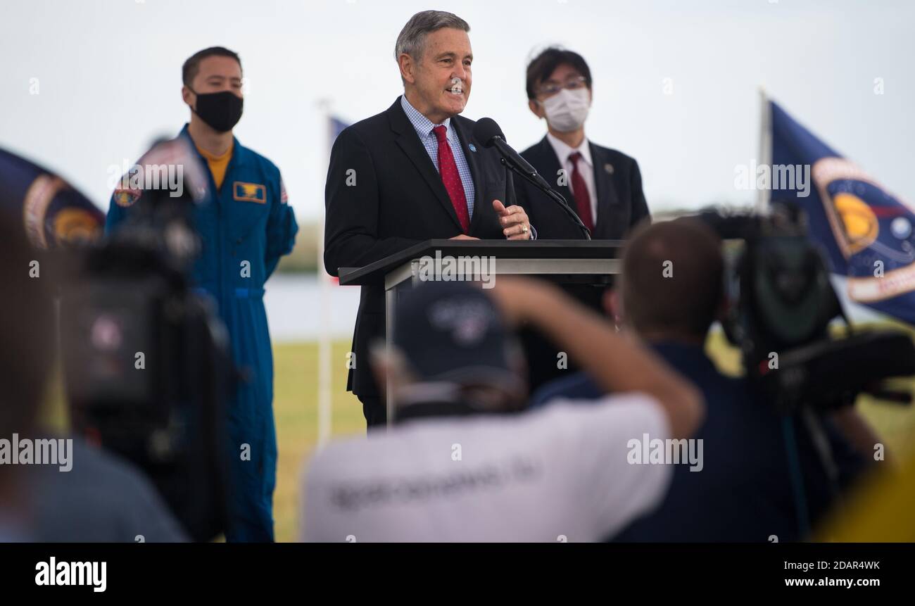 Bob Cabana, Direktor des Kennedy Space Centers, spricht mit Medienvertretern während einer Pressekonferenz vor dem Start von Crew-1 im Kennedy Space Center am 13. November 2020 in Cape Canaveral, Florida. Stockfoto