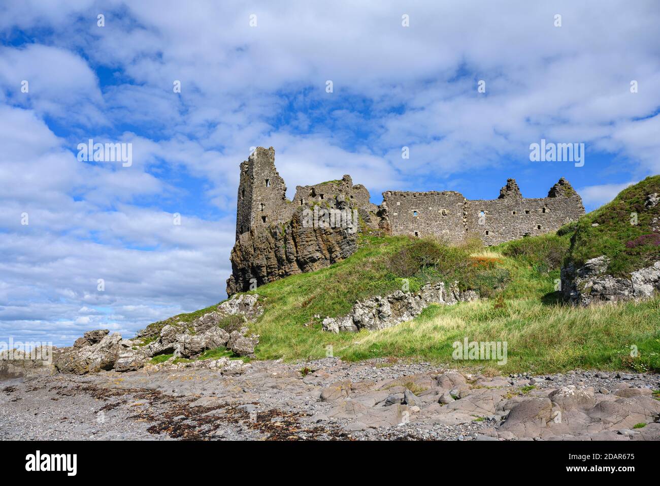 Die Ruinen von Dunure Castle am Firth of Clyde, Girvan, South Ayrshire, Schottland, Vereinigtes Königreich Stockfoto