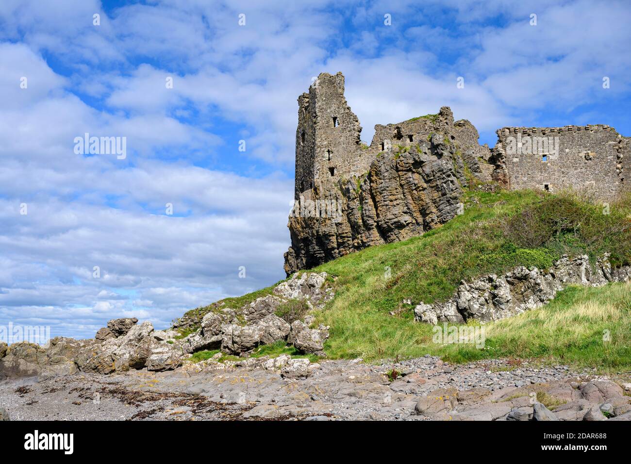 Die Ruinen von Dunure Castle am Firth of Clyde, Girvan, South Ayrshire, Schottland, Vereinigtes Königreich Stockfoto