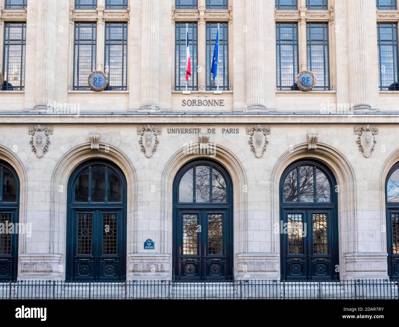 Fassade und Eingang zum Universitätsgebäude der Sorbonne, Paris, Frankreich Stockfoto