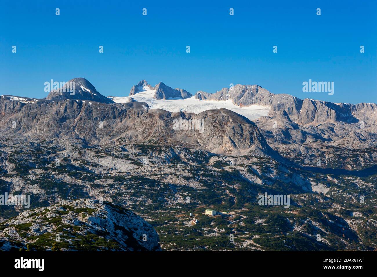 Panoramablick auf die Bergstation Gjaid und auf den Hohen Dachstein, Dachsteinmassiv, Krippensteinbahn, Obertraun, Salzkammergut, Obere Stockfoto