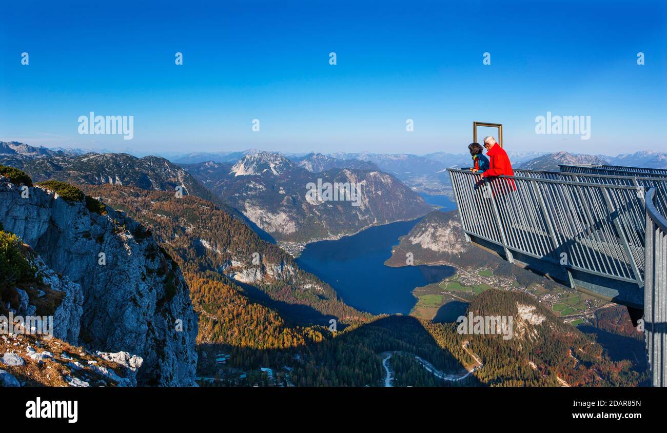 Five Fingers Aussichtspunkt mit Blick auf Hallstätersee, Dachsteinmassiv, Krippenstein, Obertraun, Salzkammergut, Oberösterreich, Österreich Stockfoto