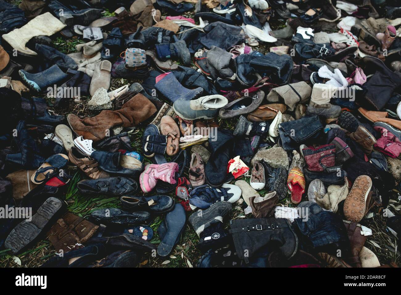 Lieferung von alten Schuhen für die Häftlinge des Lagers Moria, Lesbos, Griechenland Stockfoto