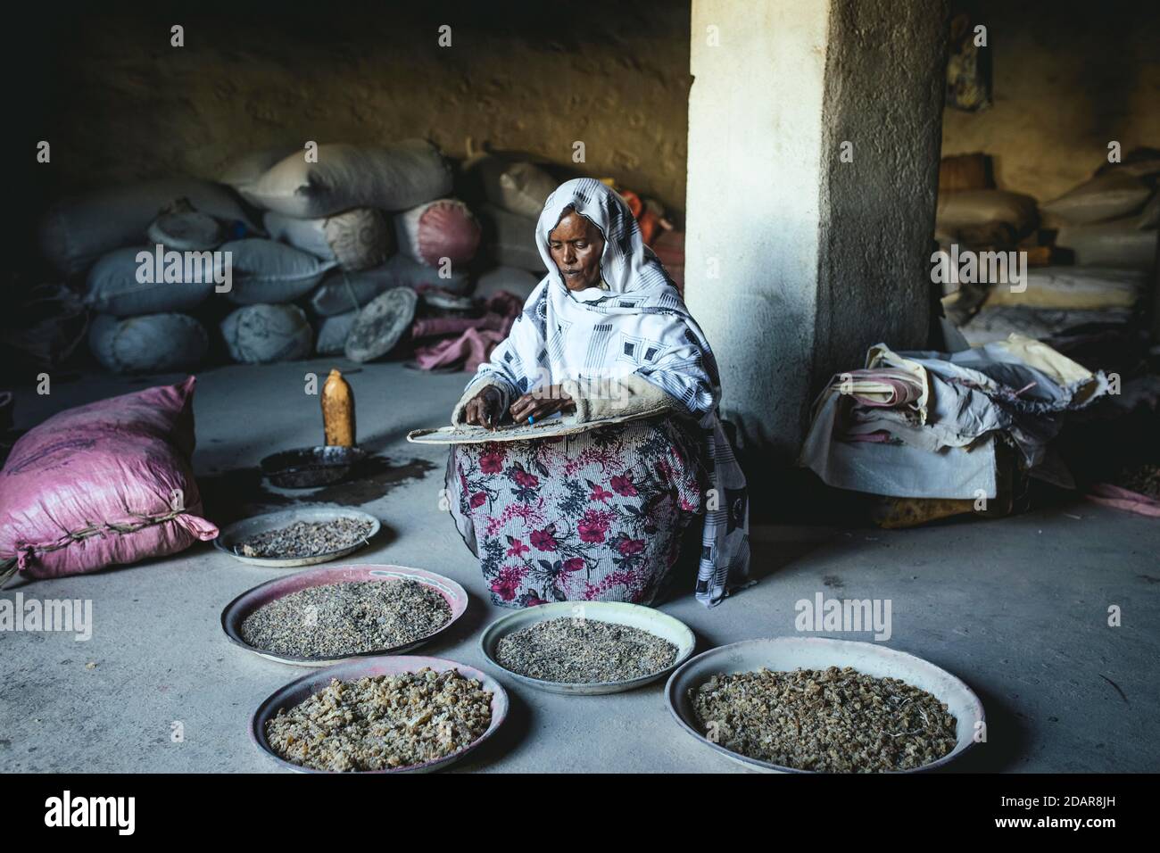 Räucherstäbchen-Händler in Erigavo, Sanaag, Somaliland Stockfoto