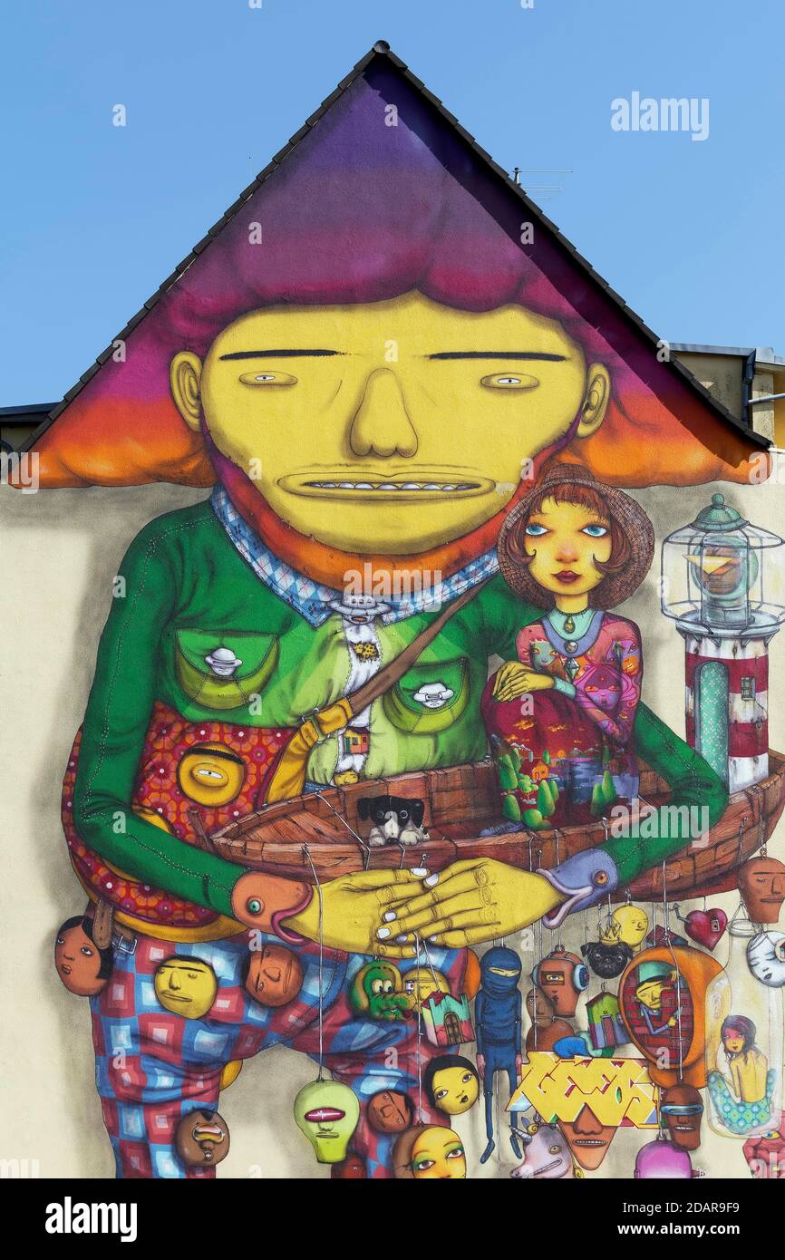Fröhlicher Riese im Spielanzug, surreale Figur, Wandbild des brasilianischen Streetart-Künstlerduos OS Gemeos, Düsseldorf, Nordrhein-Westfalen, Deutschland Stockfoto