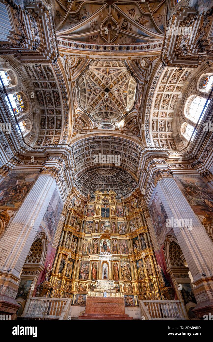 Goldener Hochaltar, Innenraum, Zierdecke, Renaissance-Kirche und Kloster, Monasterio de San Jeronimo, Granada, Andalusien, Spanien Stockfoto