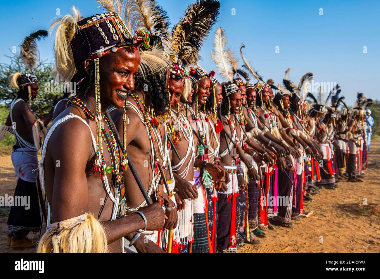 Wodaabe-Bororo-Männer mit Gesichtern beim jährlichen Gerewol-Fest, Balzritualwettbewerb unter den Woodaabe-Fula-Menschen, Niger Stockfoto