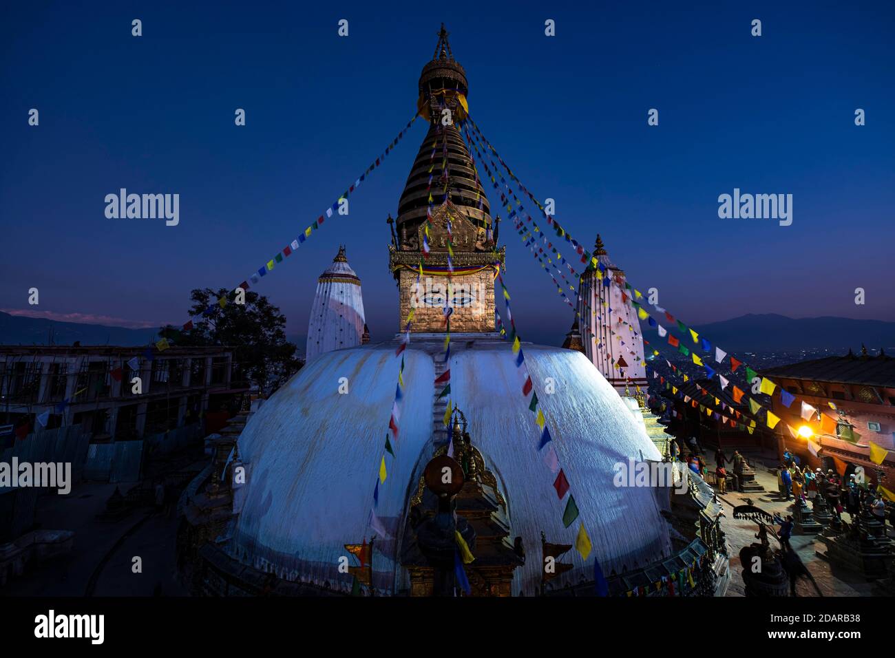 Swayambhunath, Stupa mit den allsehenden Augen Buddhas, buddhistisches Heiligtum, Tempelkomplex, Kathmandu, Nepal Stockfoto