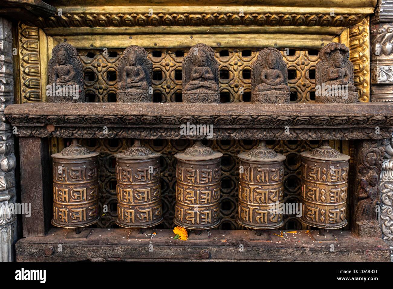Buddhistische Gebetsräder in Swayambhunath Stupa, Kathmandu, Nepal Stockfoto