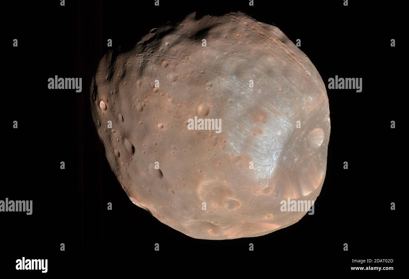 MARS - 23. März 2008 - starke Sonneneruptionen könnten Gebiete des Mars-Mondes Phobos elektrisch auf Hunderte von Volt laden und einen Komplex darstellen Stockfoto