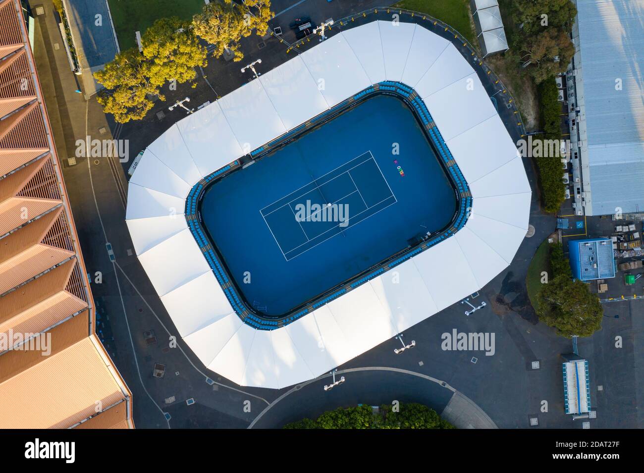 Luftaufnahme von oben auf den Tennisplatz im Melbourne Park Stockfoto