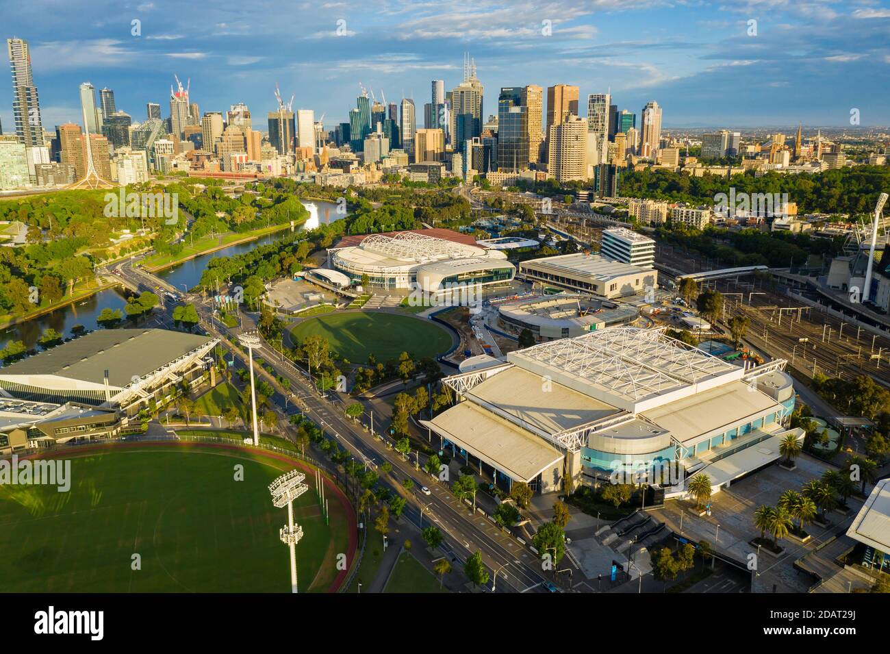 Luftvideo von Melbourne Park, Austragungsort des Australian Open Tennisturniers Stockfoto