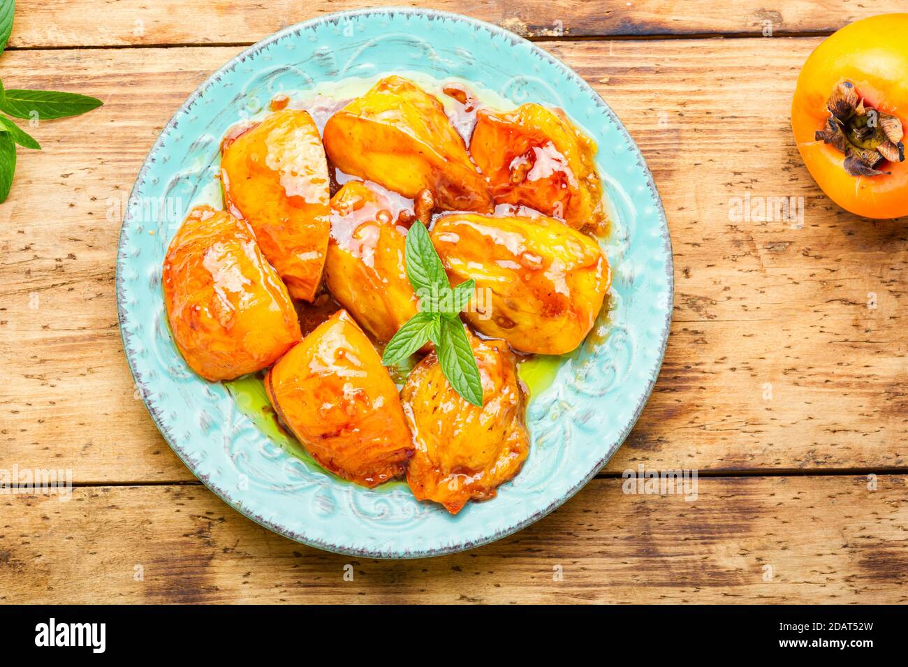 Stücke karamellisierten Persimmon. Herbst Dessert Süße, karamellisierte Persimmon. Stockfoto