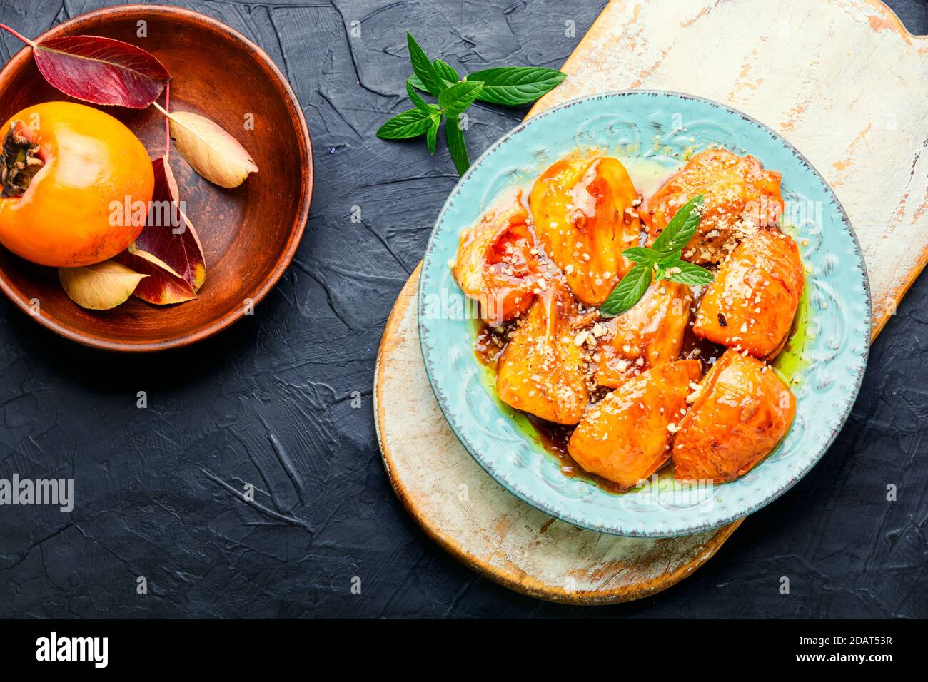 Stücke karamellisierten Persimmon. Herbst Dessert Süße, karamellisierte Persimmon. Stockfoto