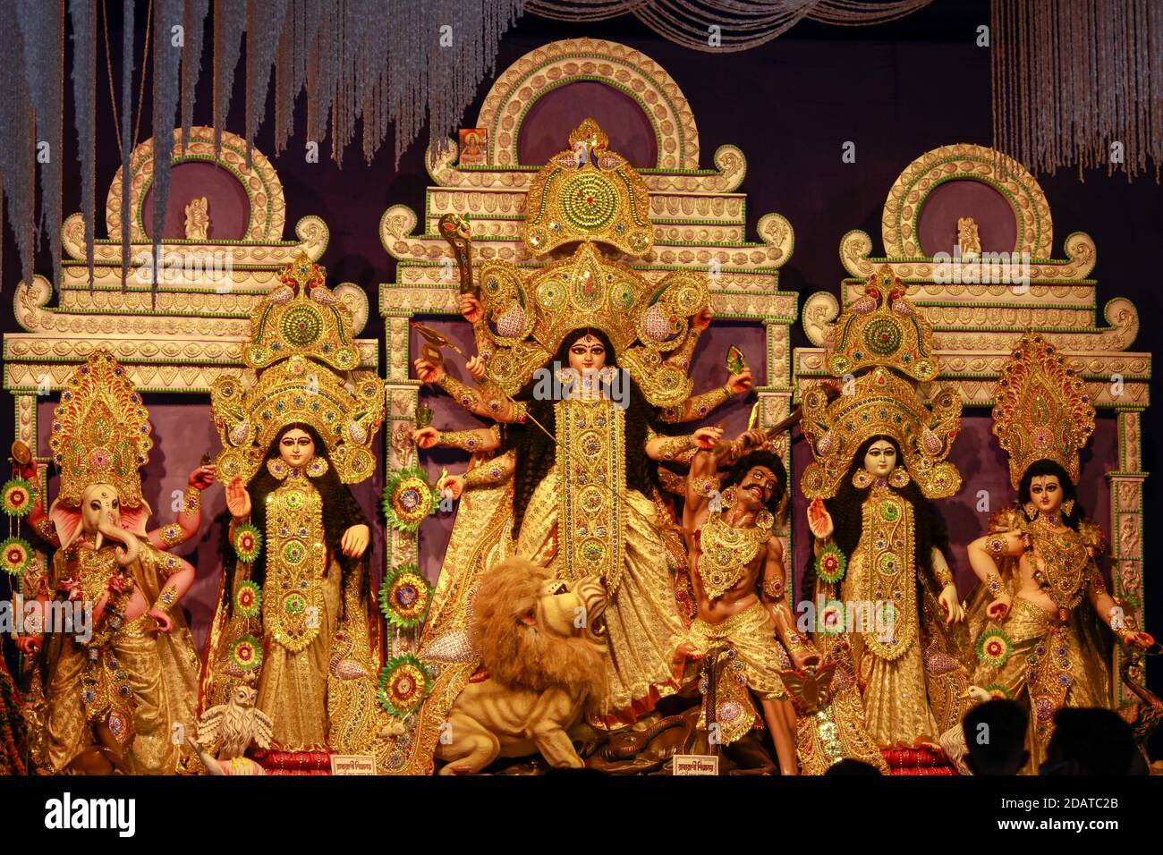 Durga Puja Magie der göttlichen Gnade und Stärke Stockfoto