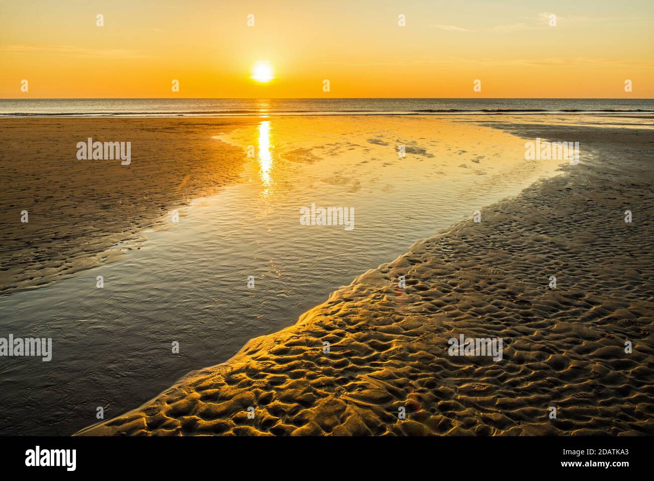 Der Sonnenuntergang über der Dunraven Bay auf dem Glamorgan Heritage Küste Stockfoto