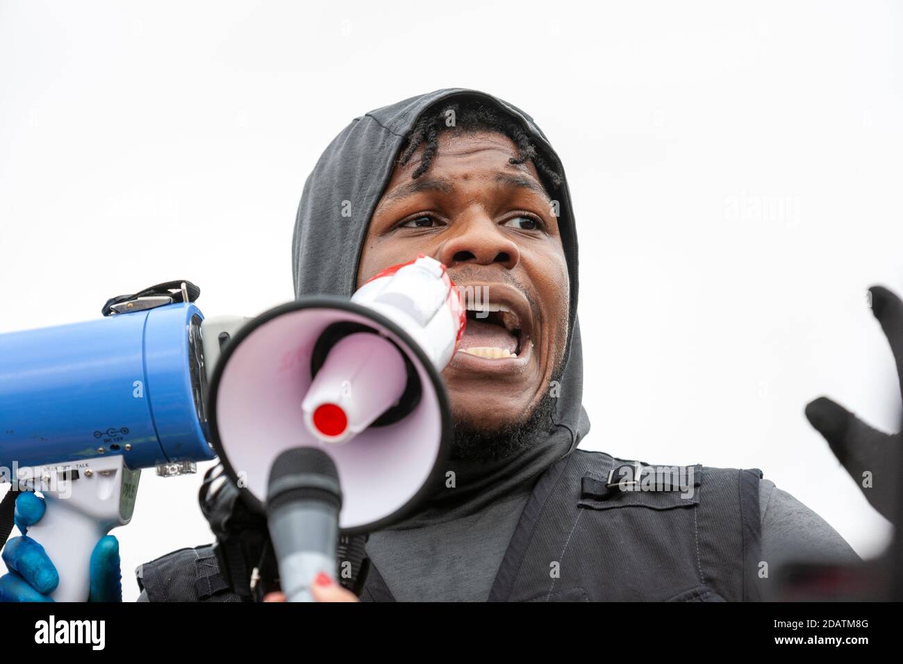 Schauspieler John Boyega hält eine Rede auf einem protestmarsch von Black Lives Matter im Londoner Hyde Park. 2020 Stockfoto