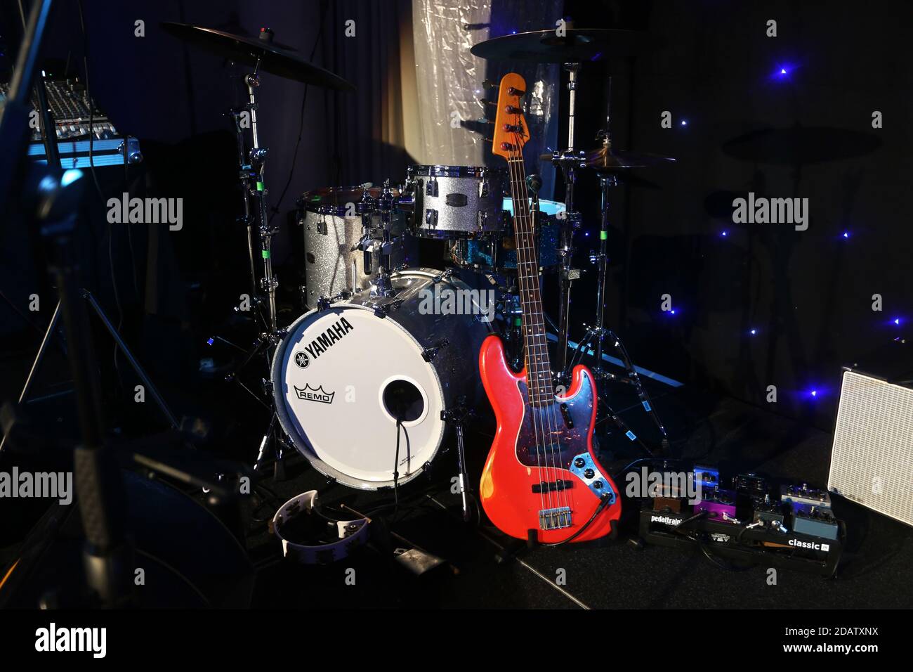 Empty Band auf einer Bühne in England. Stockfoto