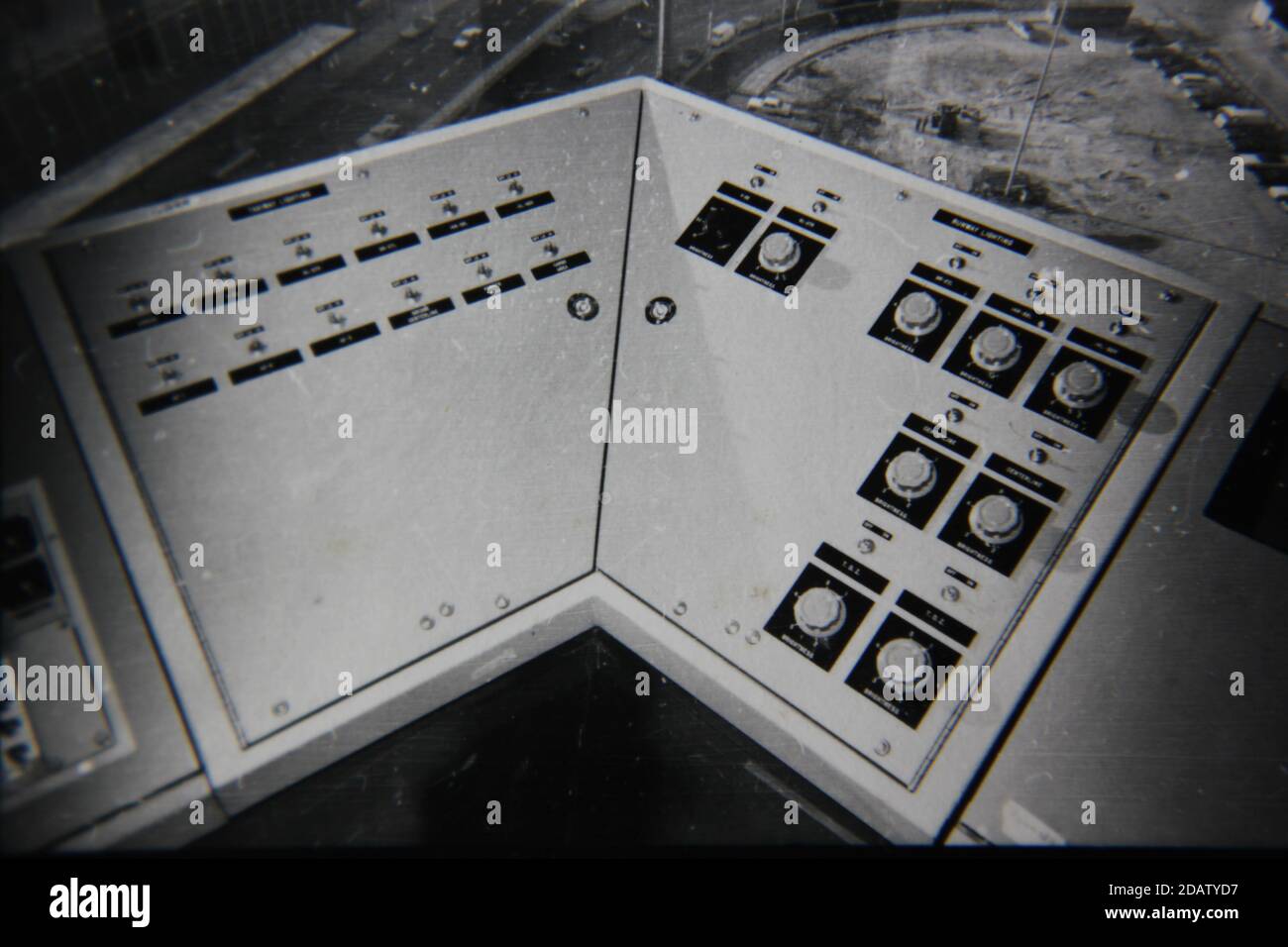 Feine 70er Jahre Vintage Schwarz-Weiß-Fotografie eines Supercomputers. Stockfoto