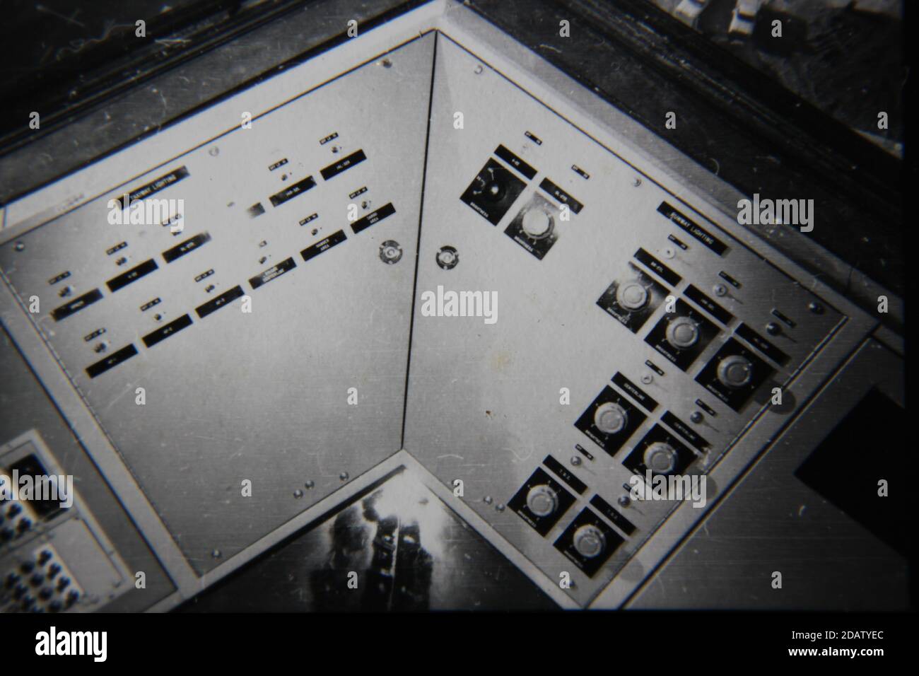 Feine 70er Jahre Vintage Schwarz-Weiß-Fotografie eines Supercomputers. Stockfoto