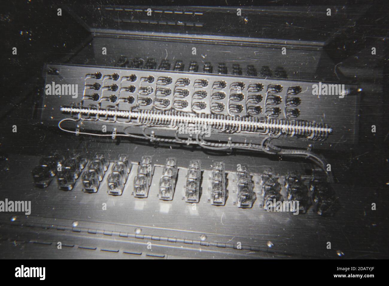 Feine 70er Jahre Vintage Schwarz-Weiß-Fotografie eines Supercomputers. Stockfoto
