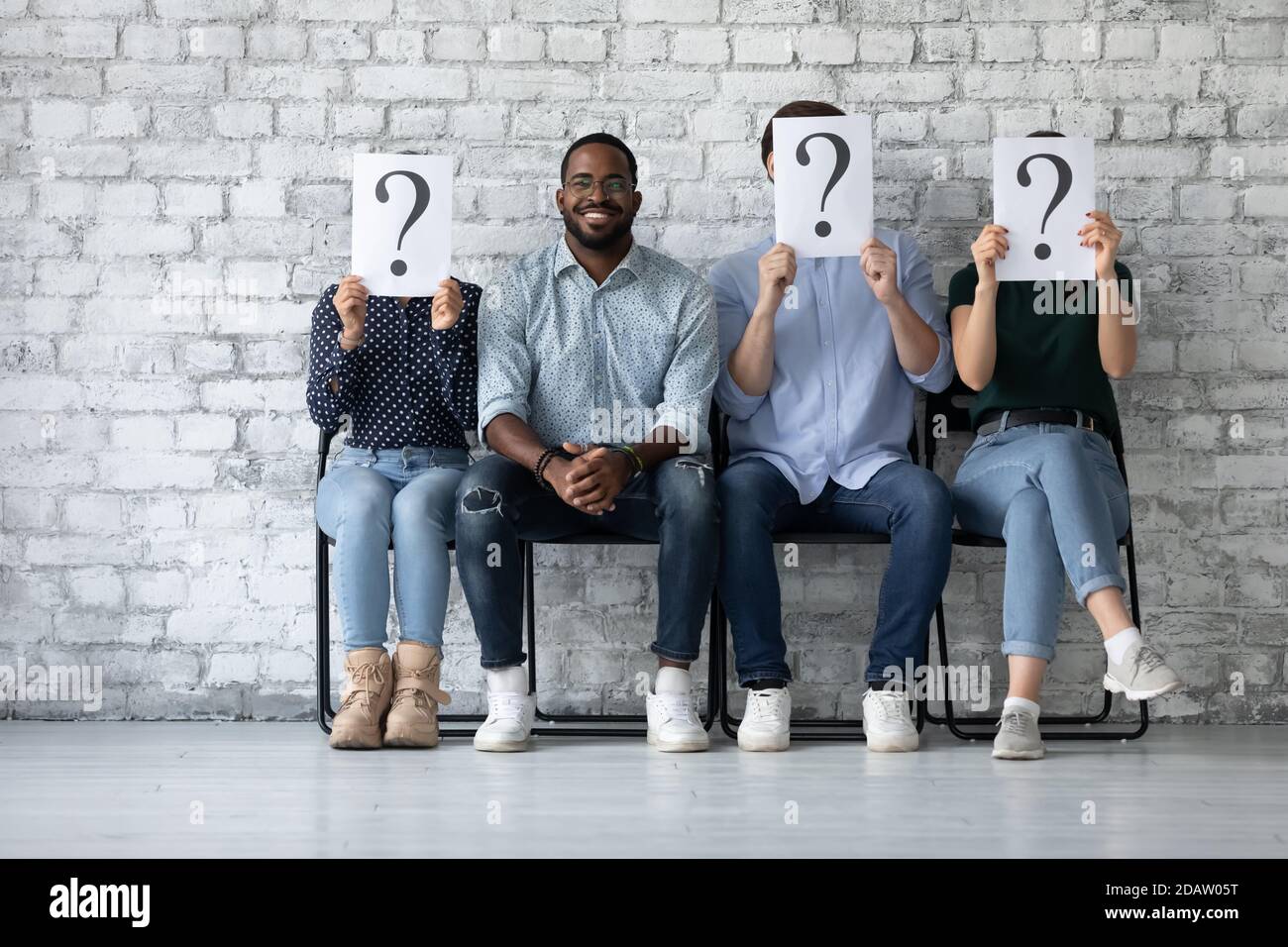 Happy Millennial african Job Sucher Gewinner Wettbewerb auf vakanten Platz Stockfoto