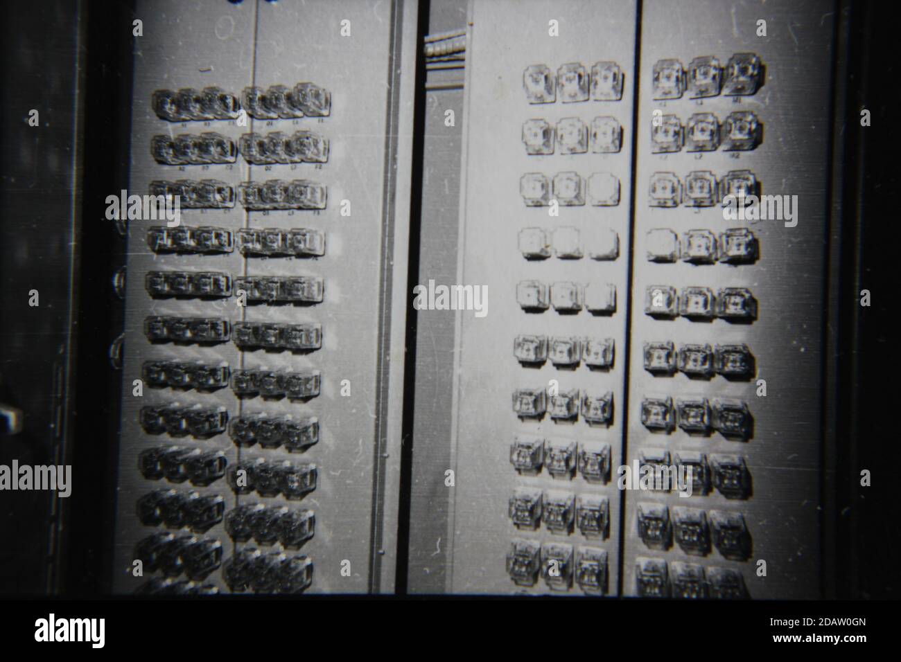 Feine 70er Jahre Vintage Schwarz-Weiß-Fotografie eines Supercomputers. Stockfoto