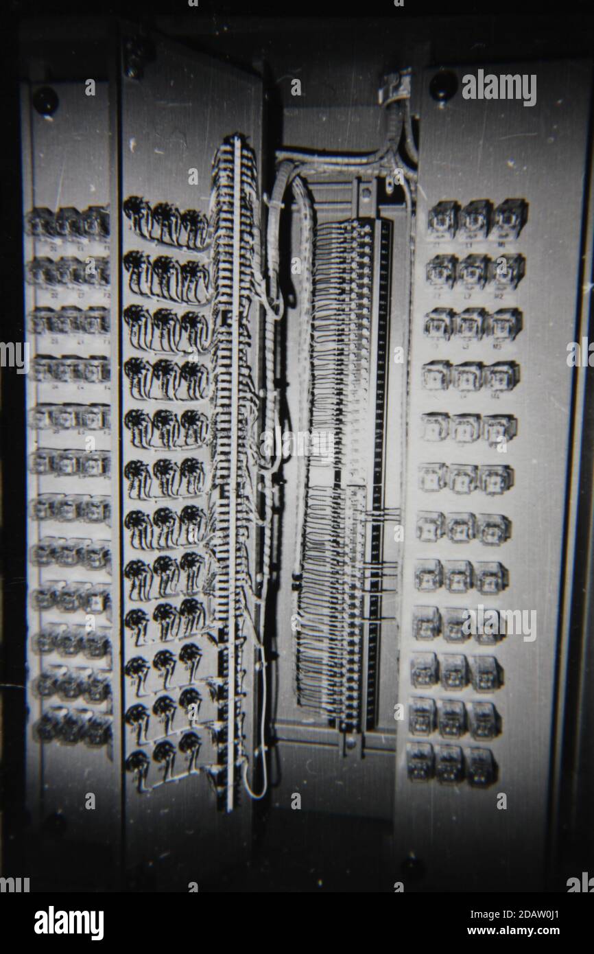 Feine 70er Jahre Vintage Schwarz-Weiß-Fotografie eines Supercomputers. Stockfoto
