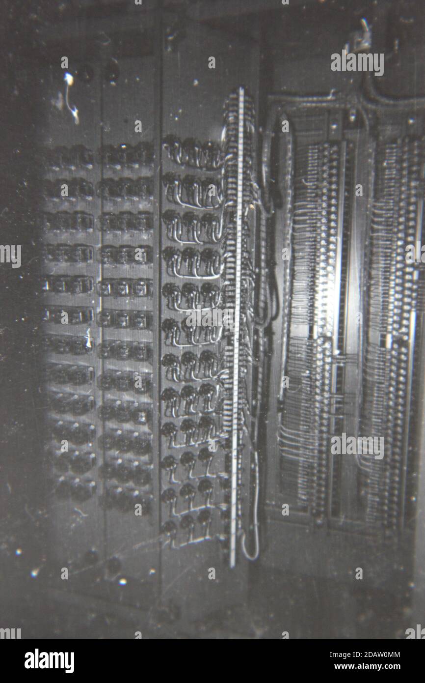 Feine 70er Jahre Vintage Schwarz-Weiß-Fotografie eines alten Super-Computer aus vergangenen Zeiten. Stockfoto