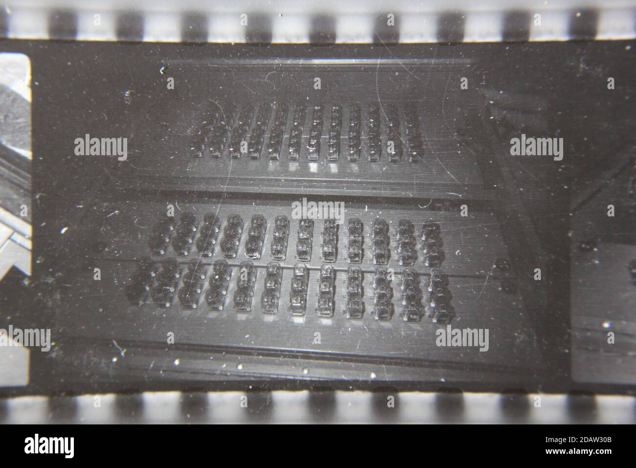 Feine 70er Jahre Vintage Schwarz-Weiß-Fotografie eines alten Super-Computer aus vergangenen Zeiten. Stockfoto