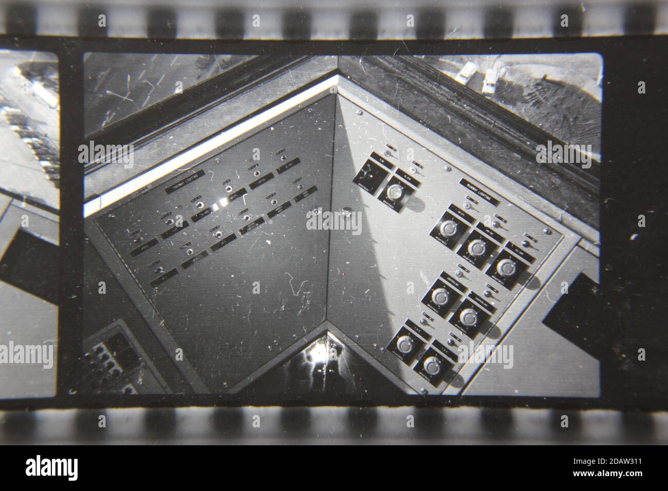 Feine 70er Jahre Vintage Schwarz-Weiß-Fotografie eines alten Super-Computer aus vergangenen Zeiten. Stockfoto