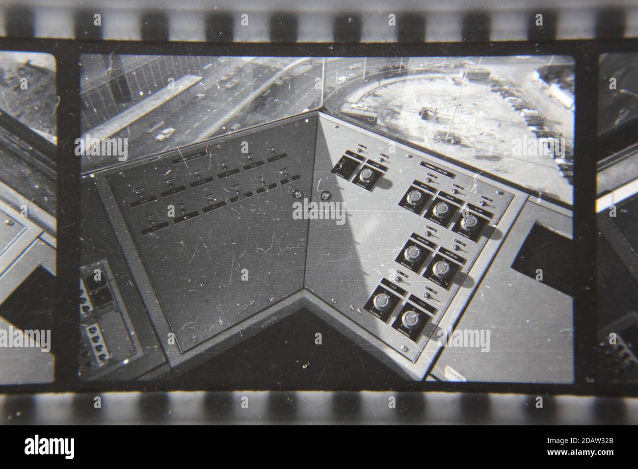 Feine 70er Jahre Vintage Schwarz-Weiß-Fotografie eines alten Super-Computer aus vergangenen Zeiten. Stockfoto