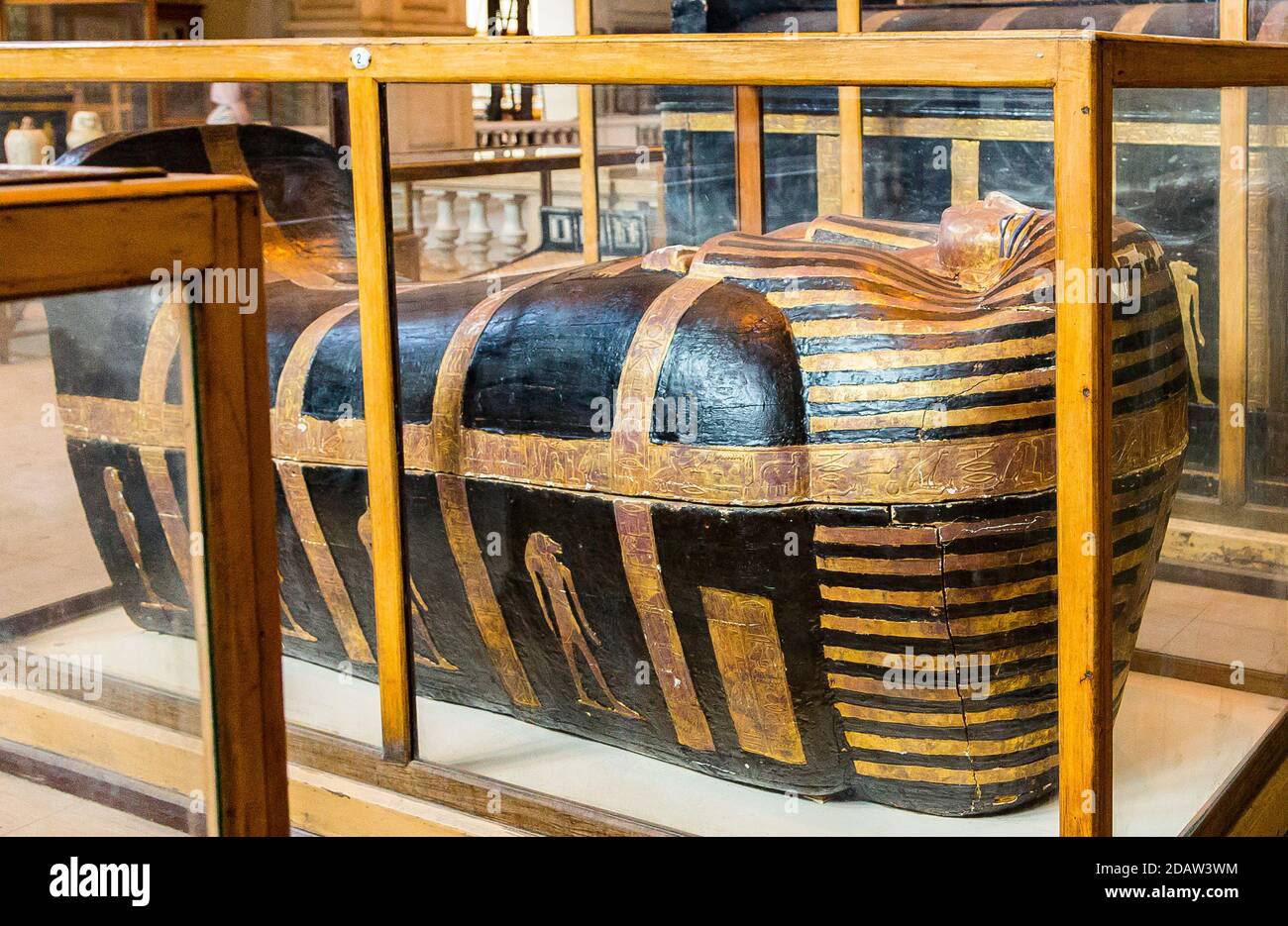 Ägypten, Kairo, Ägyptisches Museum, aus dem Grab von Yuya und Thuya in Luxor : Mumienförmiger (zweiter) Sarg von Yuya. Stockfoto