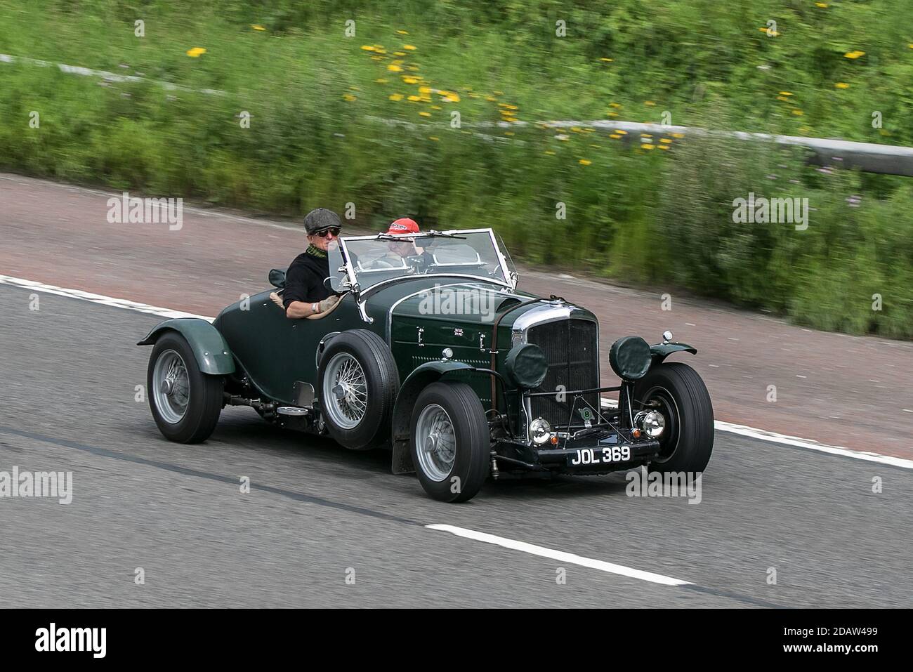 40er Jahre Oldtimer Bentley Mk6 Green 1949 Fahren auf der Autobahn M6 in der Nähe von Preston in Lancashire, Großbritannien. Stockfoto
