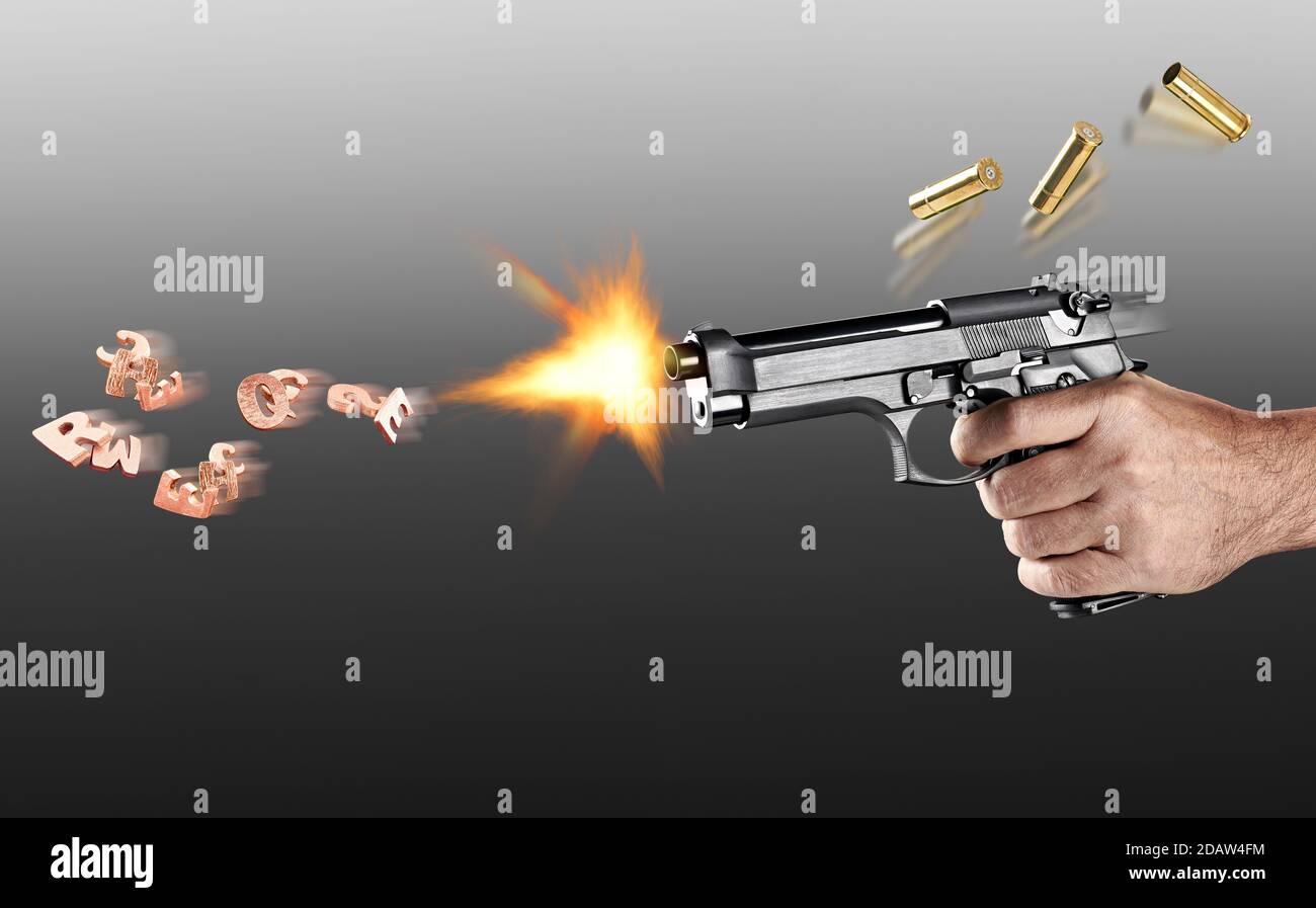 Eine Waffe schießt Buchstaben wie Kugeln.Wörter töten. Stockfoto