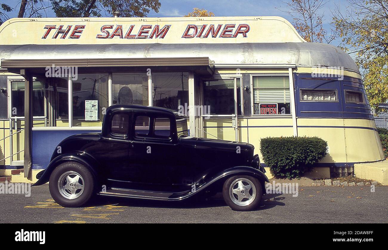 1932 Ford Modell B Hotrod. Außerhalb eines Restaurants in Salem, Massachusetts, USA Stockfoto