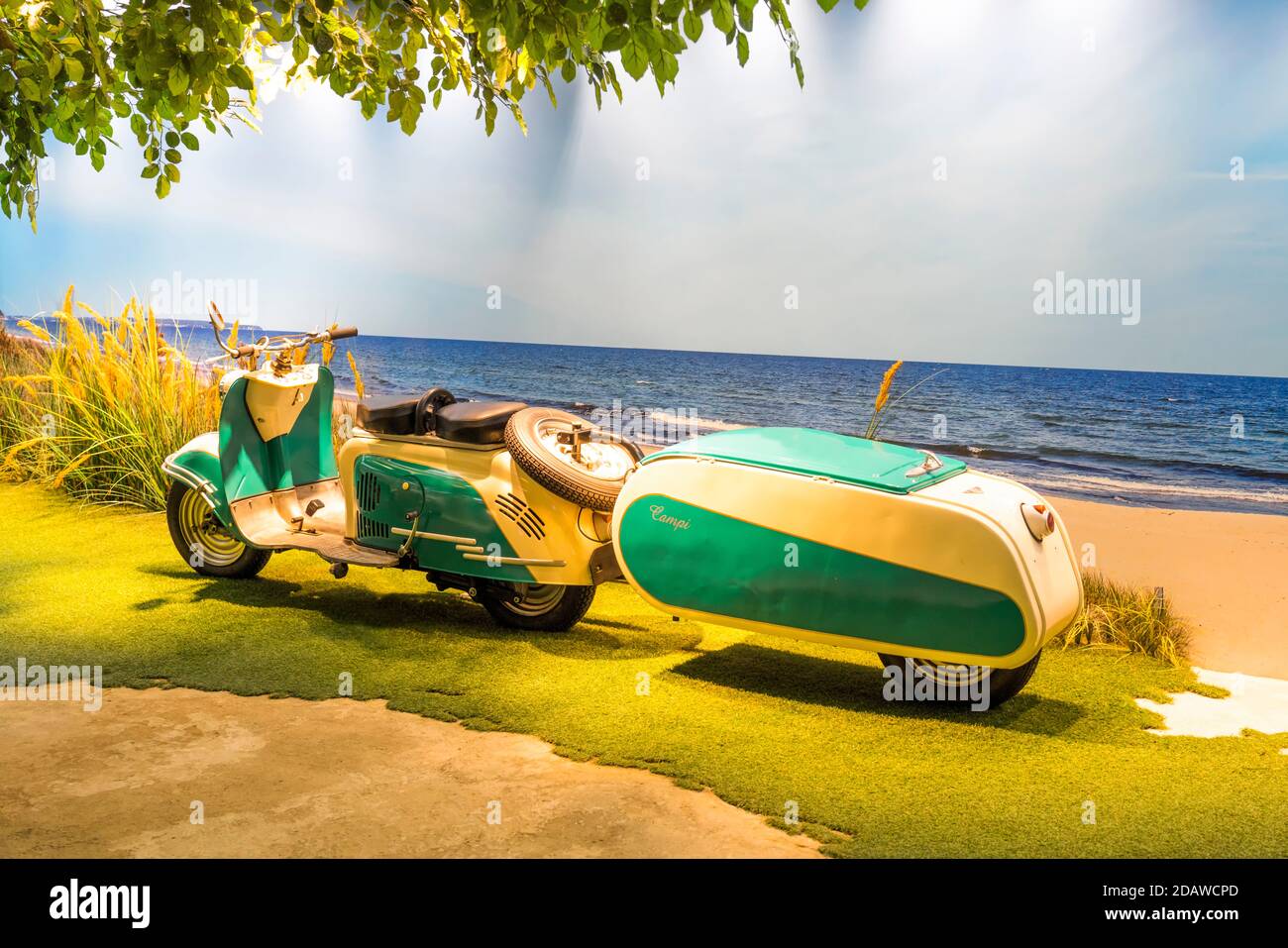 Motorroller SR 59 Berlin mit IWL-Stoye Campi Anhänger, 1960, PS.SPEICHER Museum, Einbeck, Niedersachsen, Deutschland Stockfoto