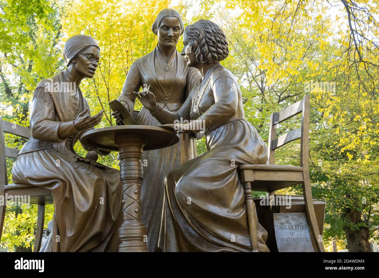 Das Denkmal für die Pionierinnen der Frauen befindet sich auf dem Literary Walk im Central Park, New York City, USA Stockfoto