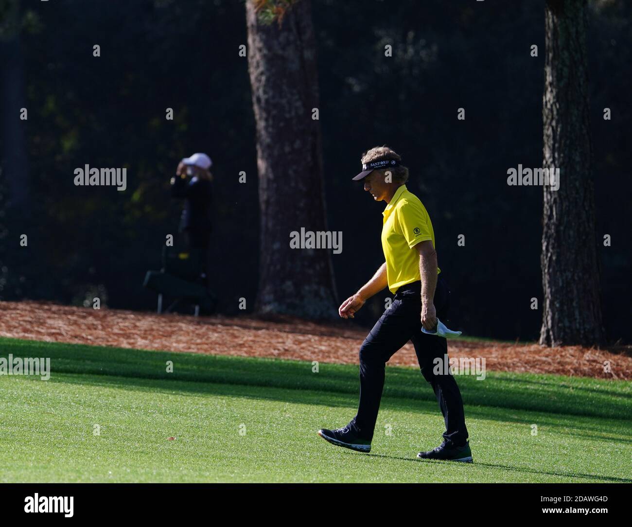 Augusta, Usa. November 2020. Bernhard langer aus Deutschland tritt am Sonntag, 15. November 2020, in der Finalrunde des Masters 2020 im Augusta National Golf Club in Augusta, Georgia, an. Foto von Kevin Dietsch/UPI Kredit: UPI/Alamy Live News Stockfoto