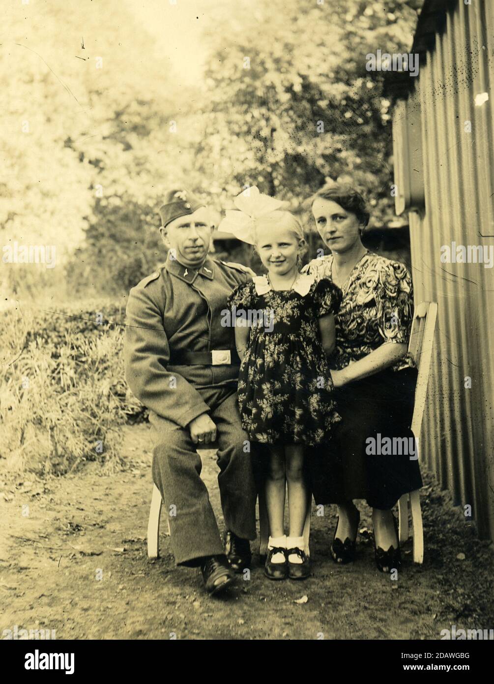 2. Weltkrieg: deutscher soldat der luftwaffe mit seiner Familie. Deutschland, 1940. Stockfoto