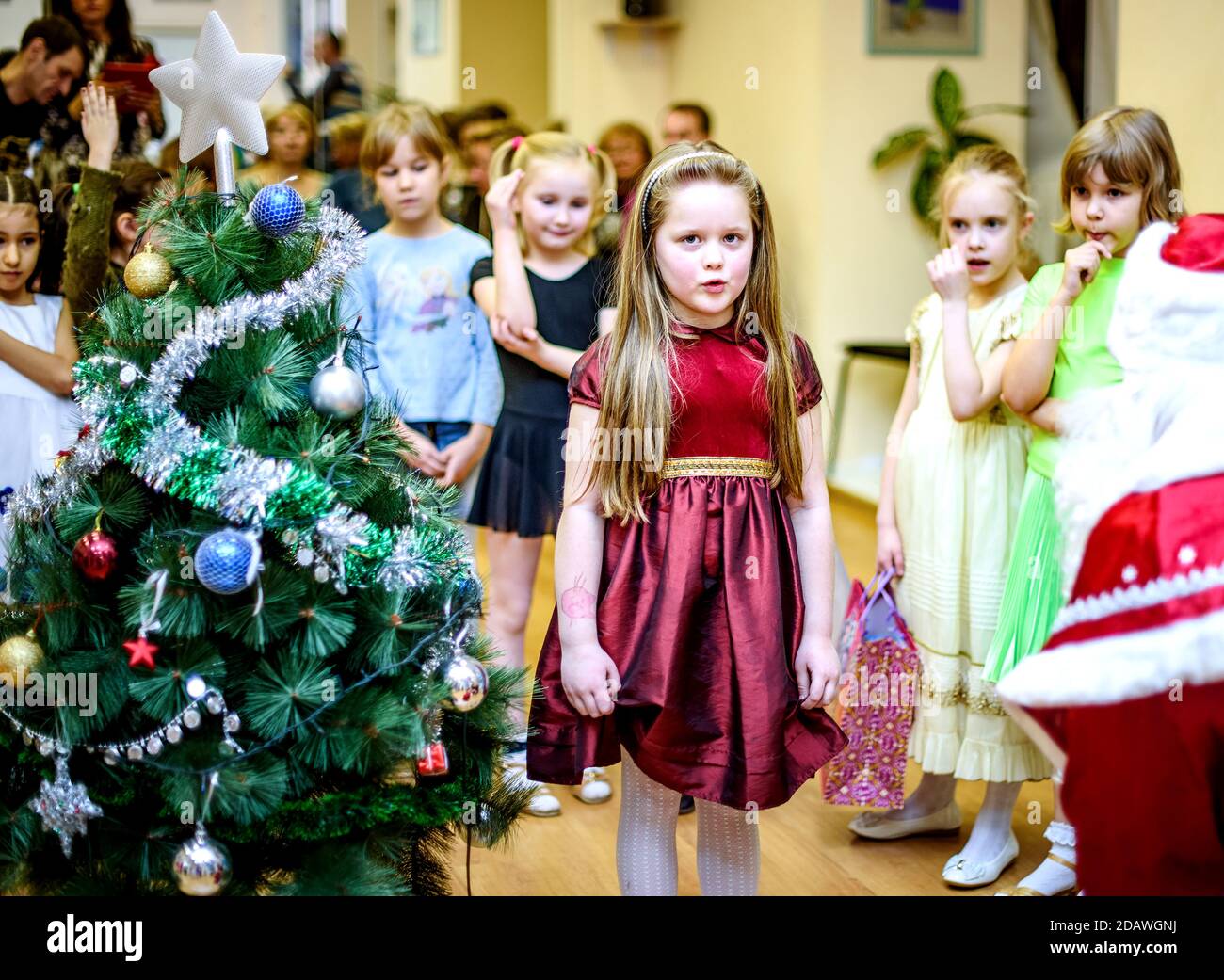 Grusse Kinder Stockfotos Und Bilder Kaufen Alamy