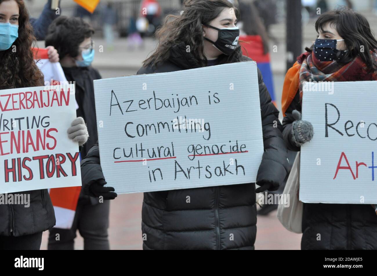 Boston, Massachusetts, USA. November 2020. Die armenischen Amerikaner protestieren weiterhin gegen die Angriffe Aserbaidschans und der Türkei auf die Republik Arzakh, Berg-Karabach und gegen die Zerstörung von Zivil- und Kulturgütern in den Regionen, die im Rahmen des Waffenstillstands und des Endes des 45-tägigen Krieges um die Kontrolle der Region der aserbaidschanischen Kontrolle übergeben werden sollen. Quelle: Kenneth Martin/ZUMA Wire/Alamy Live News Stockfoto