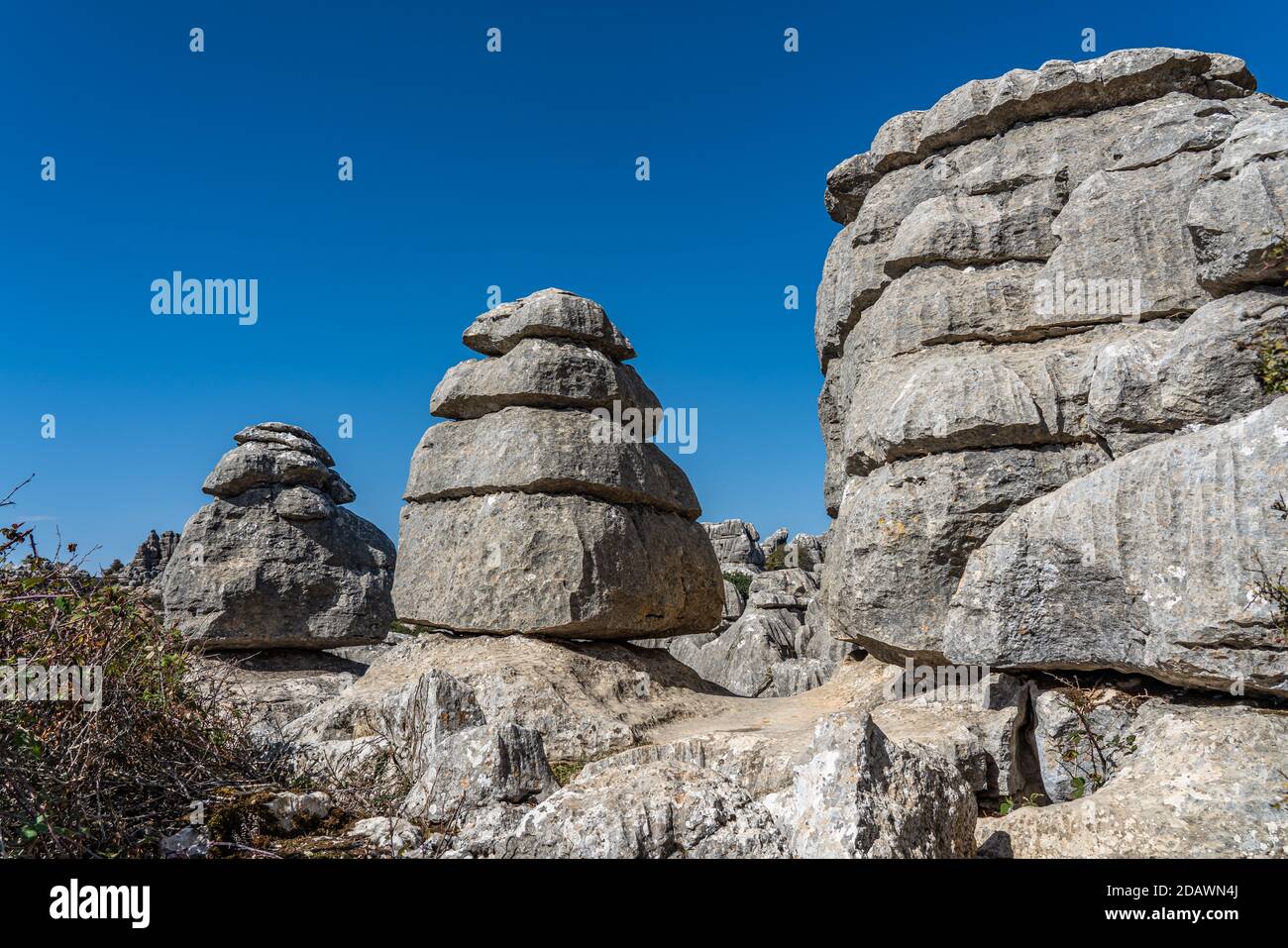 Der Park El Torcal de Antequera ist bekannt für seine ungewöhnlichen Landformen und ist eine der eindrucksvollsten Karstlandschaften. Stockfoto