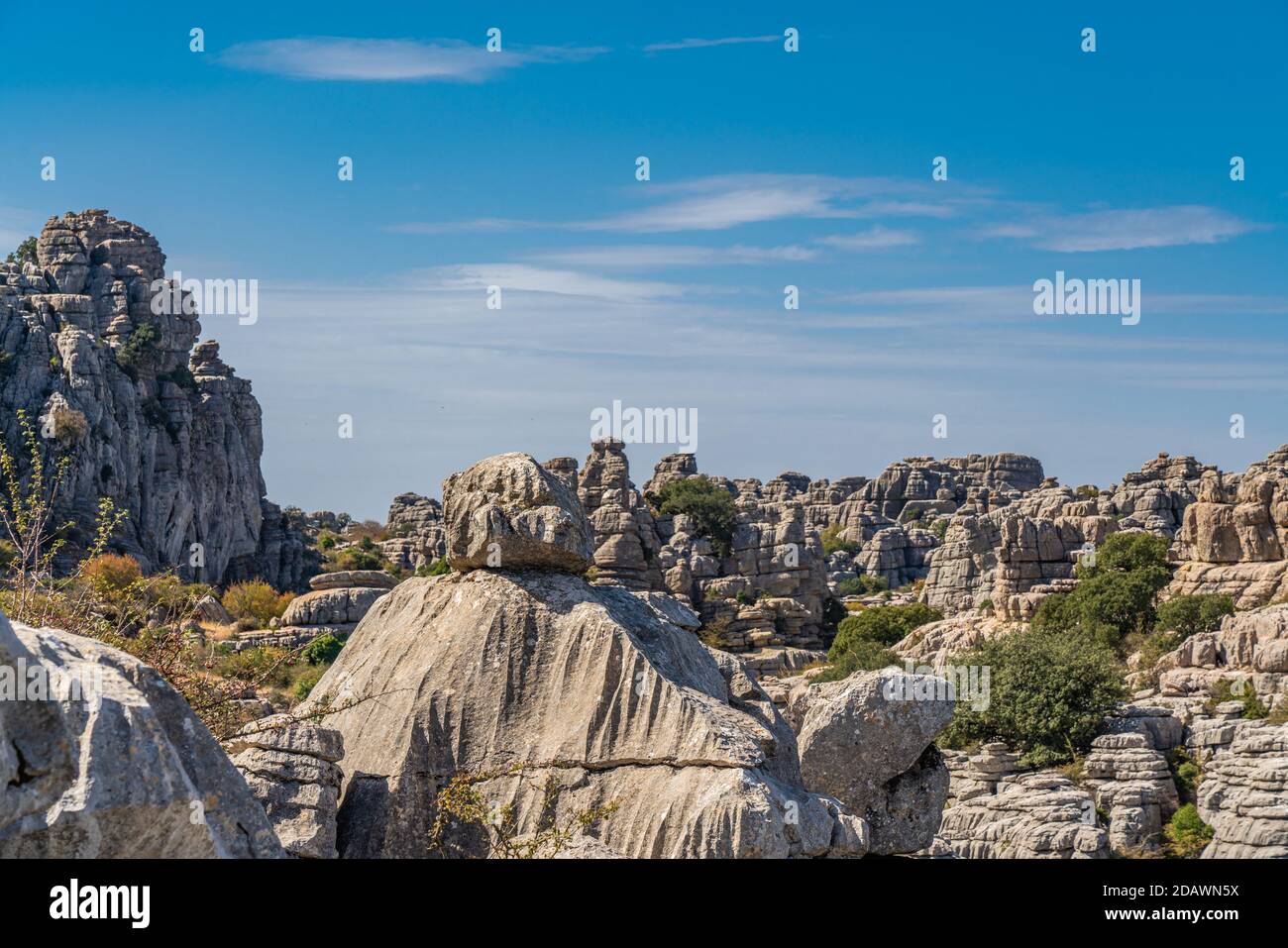 Der Park El Torcal de Antequera ist bekannt für seine ungewöhnlichen Landformen und ist eine der eindrucksvollsten Karstlandschaften. Stockfoto